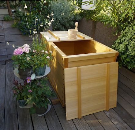Vraie baignoire japonaise rectangulaire en bois 