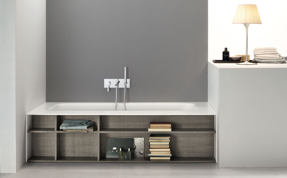 Baignoire extraordinaire avec tablier étagères Mastella design