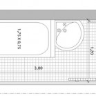 Plan d'une salle de bains couloir avec une baignoire