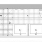 Plan d'une salle de bains couloir avec deux vasques et une douche