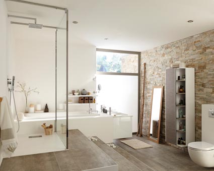 Une salle de bains avec des podiums