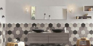 un soubassement dans la salle de bain