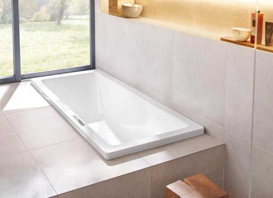 Une salle de bains qui regarde la nature