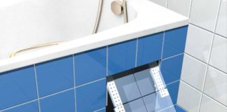 Gros plan sur une trappe de visite de baignoire