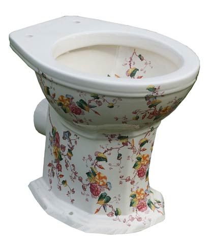 Un WC décoré de motif floraux, typique des salles de bains de style anglais