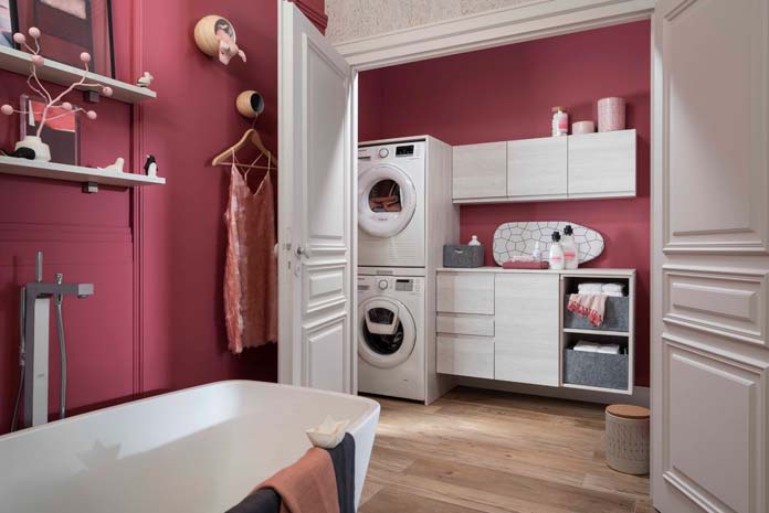 Meuble machine à laver Unique de Delpha dans une salle de bains rose