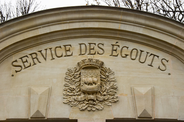 Photo de l'entrée des égouts de Paris