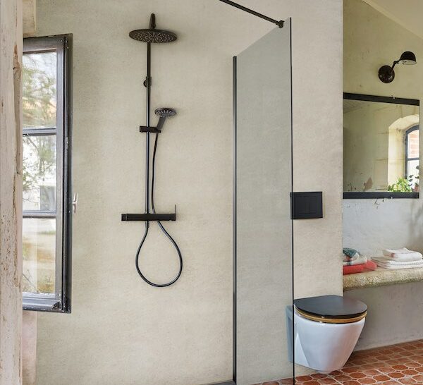 10 colonnes de douche noires pour une salle de bains