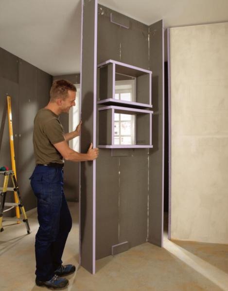 construction d'une douche avec un panneau Jackoboard avec des niches