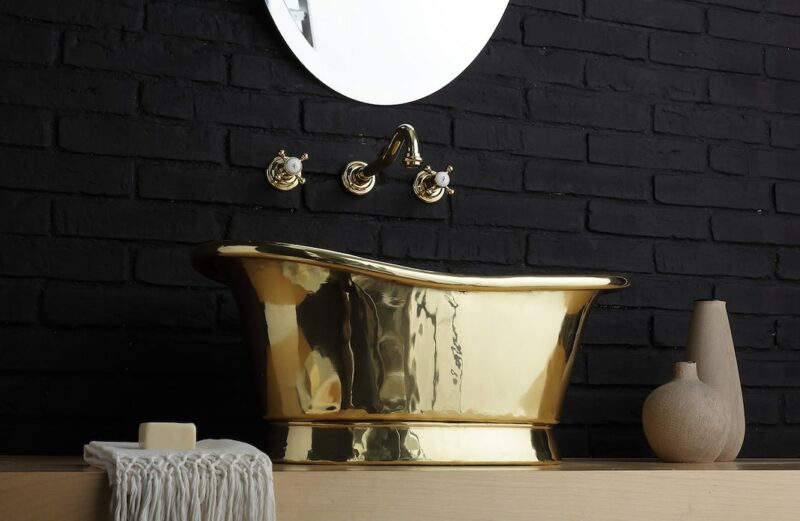 vasque en cuivre dorée en forme de baignoire rétro