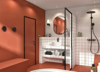 Une salle de bains colorée et tendance grâce aux panneaux prêts à carreler Jackoboard