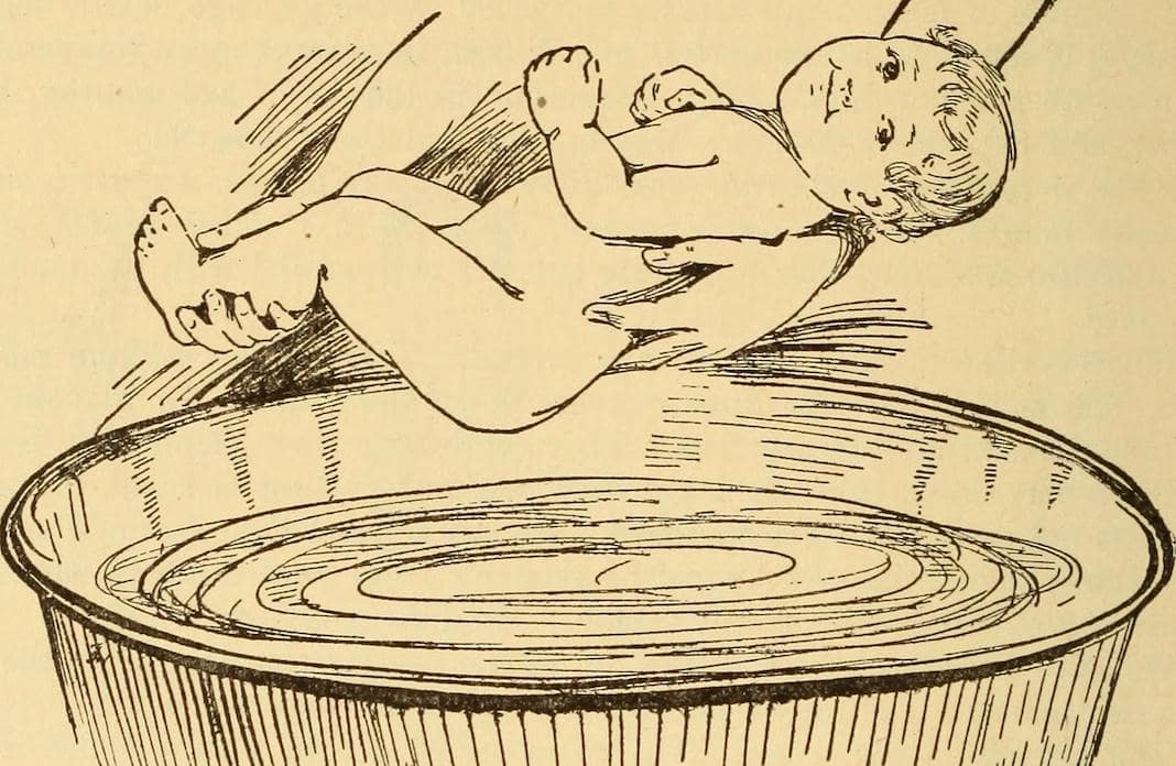 gravure ancienne : un bébé sur le poids d'être baigné dans un baquet