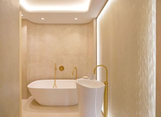 Salle de bains en béton cirée beige