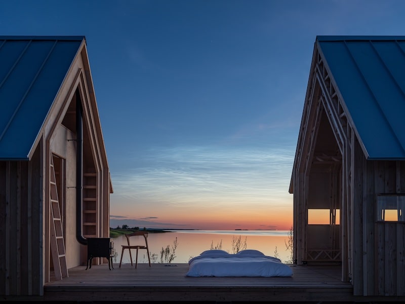 La Cabane Anna de Caspar Schols ouverte sur le coucher du soleil