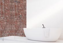 Douche avec panneaux muraux façon brique Vipanel de Roth