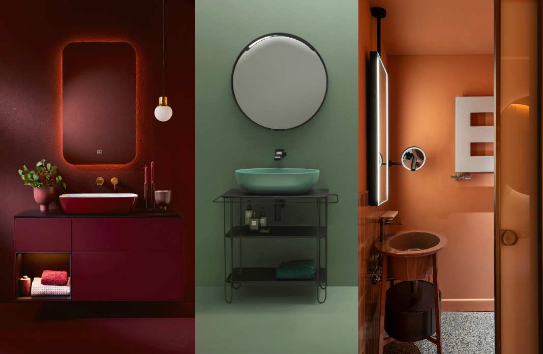 Exemples de salles de bain monochromes, l'une rouge, l'autre verte et la troisième orange