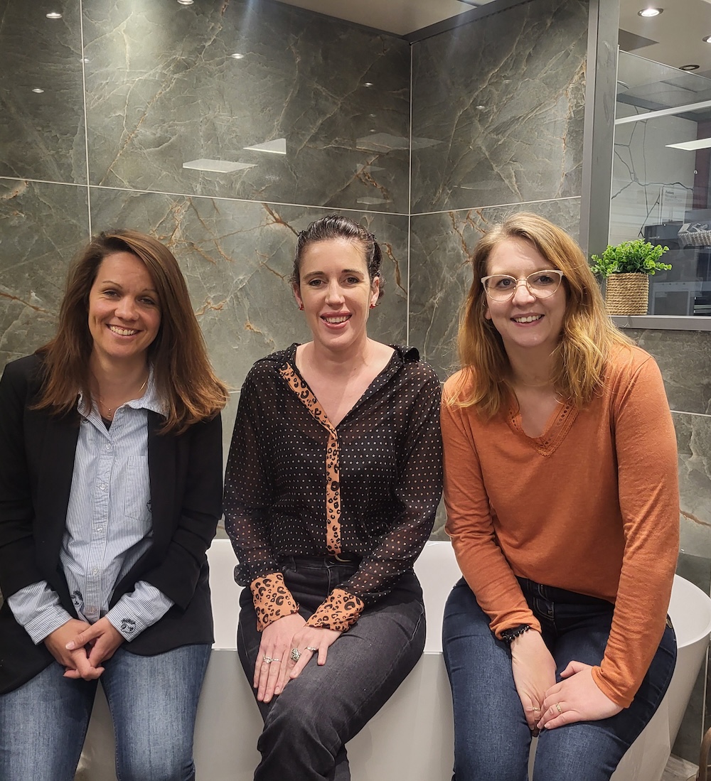 Portrait de Dorothée Montmea, Eliette Cardoso et Lauriane Cuevas (magasin Vilvert Carrelage de Montbrison)