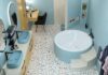 Vue d'ensemble de la salle de bains avec baignoire ronde 3D Cup 2026