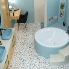 Vue d'ensemble de la salle de bains avec baignoire ronde 3D Cup 2026